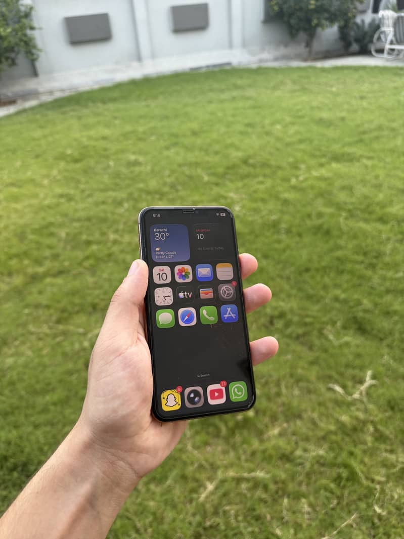 Apple iPhone 11 Pro Max 1