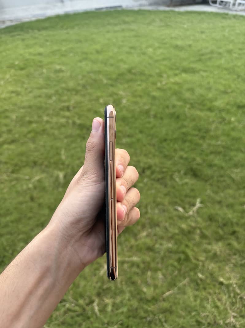 Apple iPhone 11 Pro Max 3