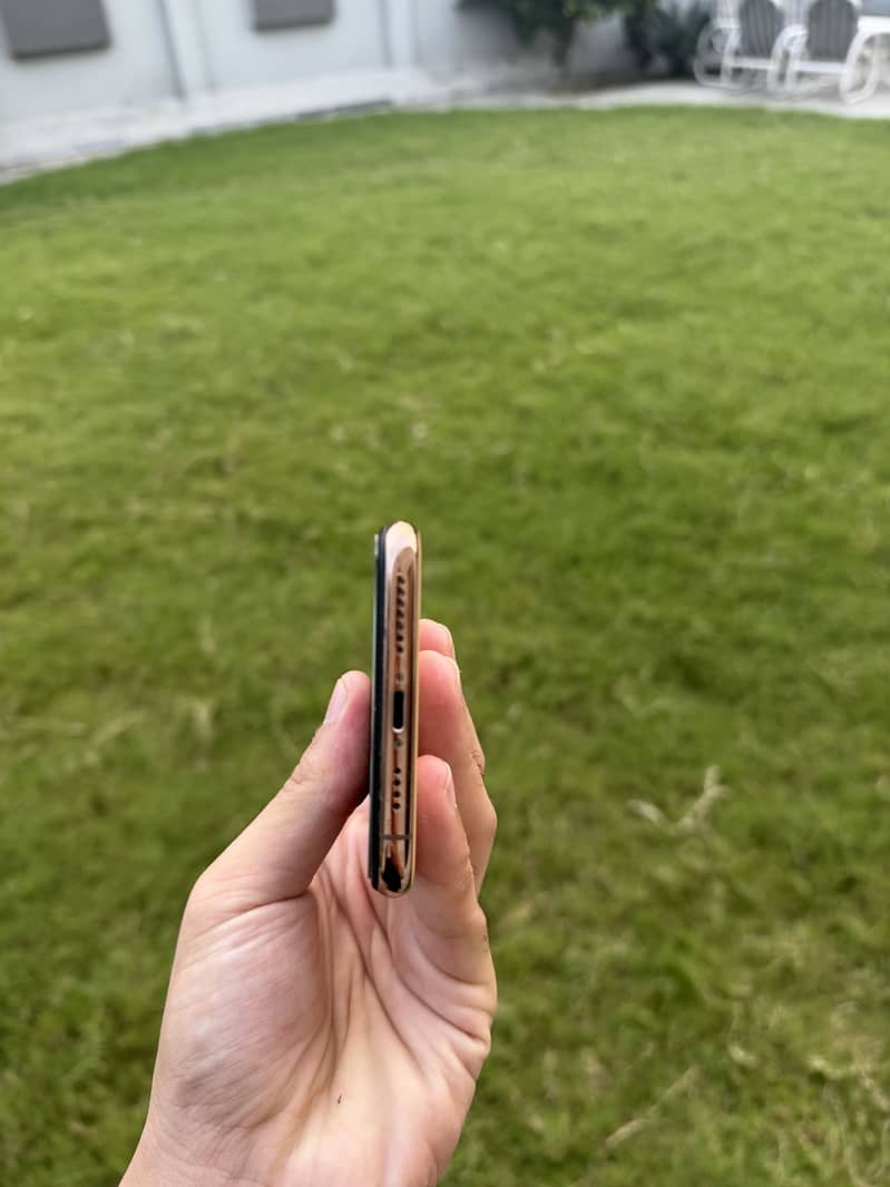 Apple iPhone 11 Pro Max 6