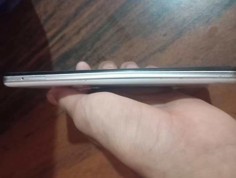 Sharp Aquos R5G 3