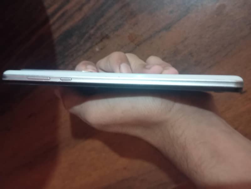 Sharp Aquos R5G 4