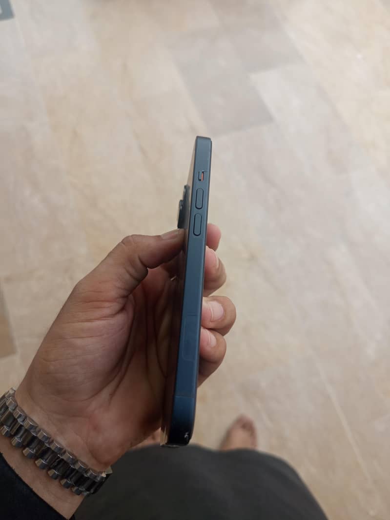 Apple iPhone 14 4