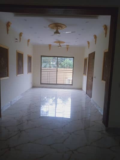 1 KANAL LUXURIOUS UPER PORTION FOR RENT IN VENUS