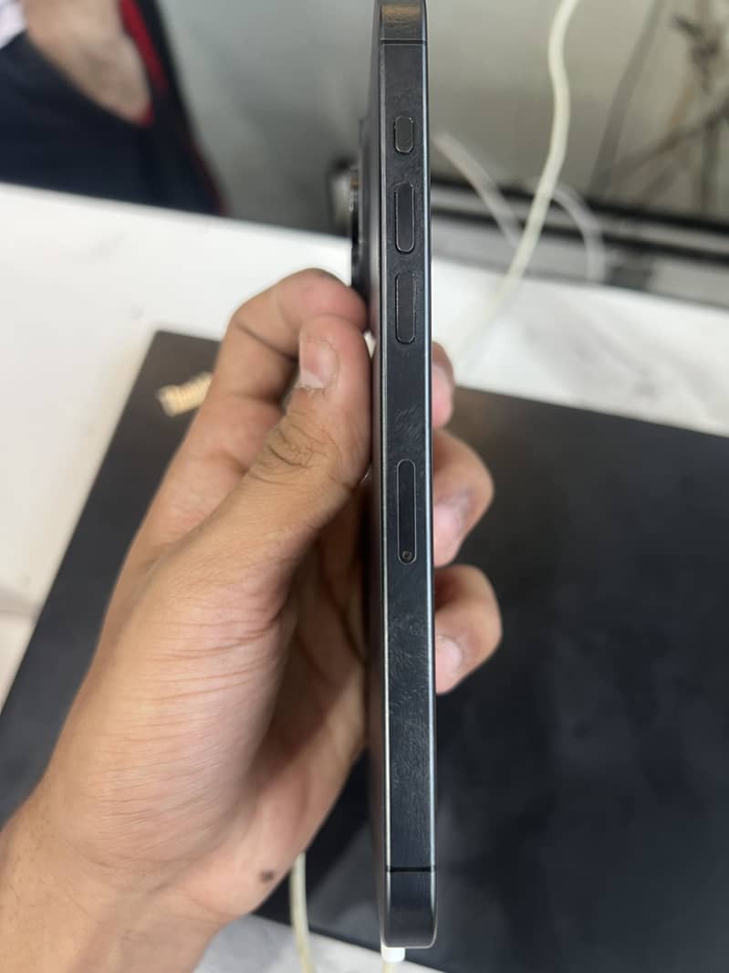 Apple iPhone 15 Pro Max 2