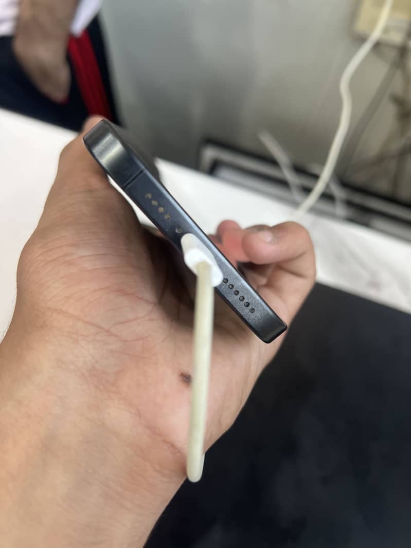 Apple iPhone 15 Pro Max 3