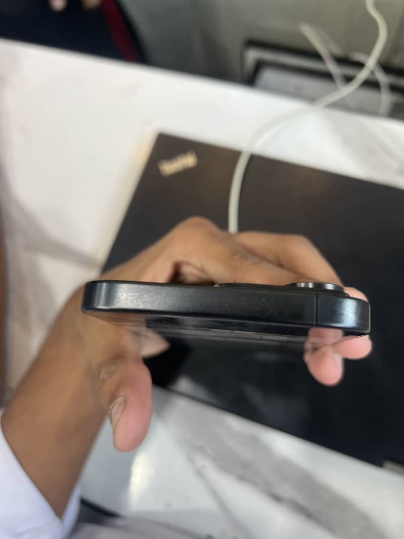 Apple iPhone 15 Pro Max 4
