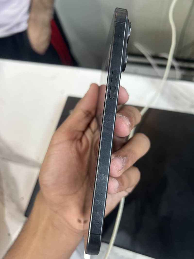 Apple iPhone 15 Pro Max 5