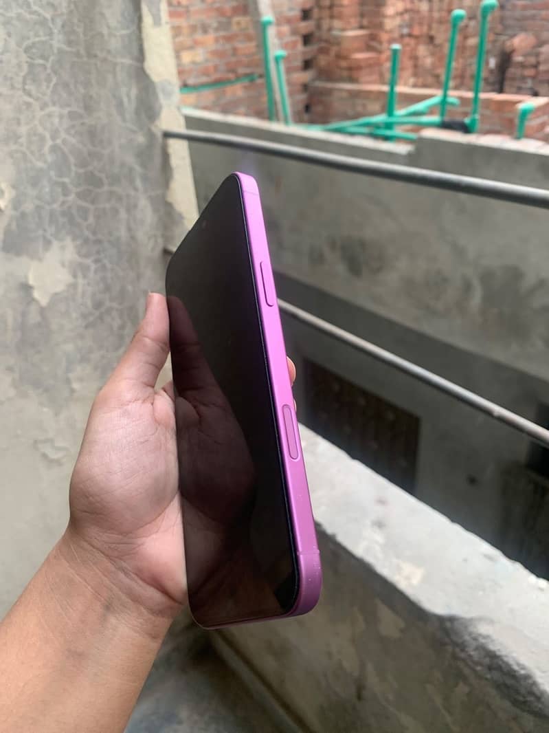 Apple iPhone 16 Plus 2