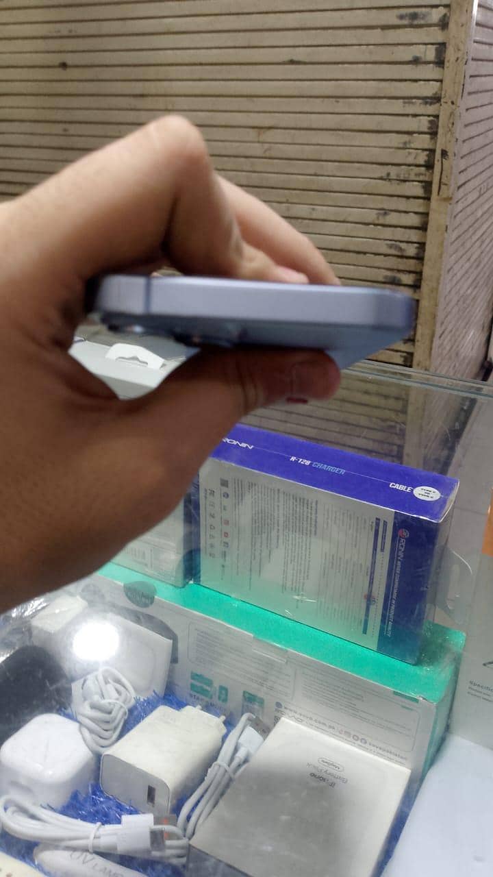 Apple iPhone 14 3