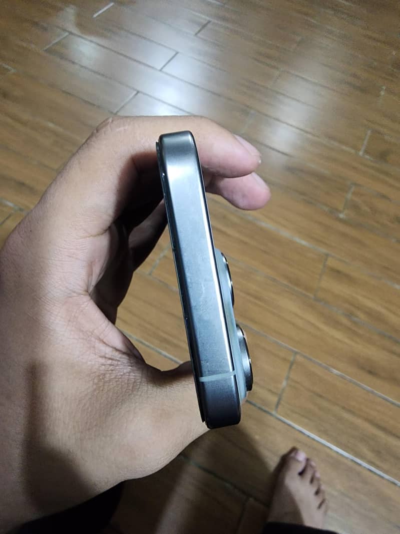 Apple iPhone 16 Pro 5