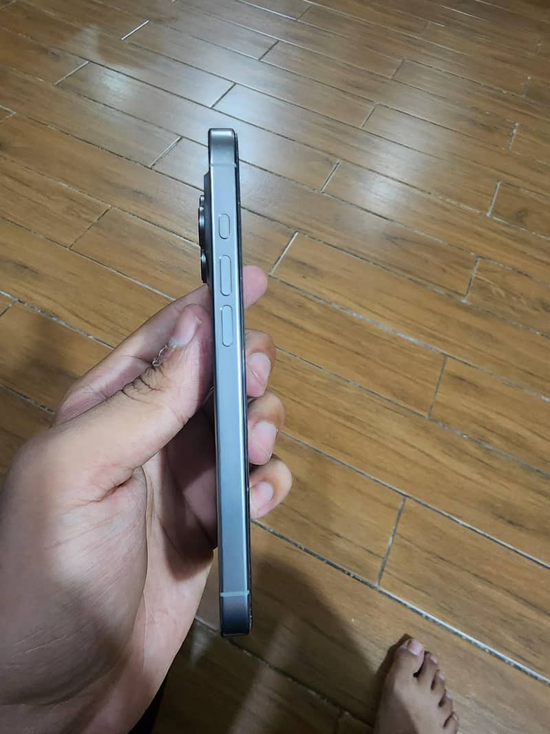 Apple iPhone 16 Pro 6