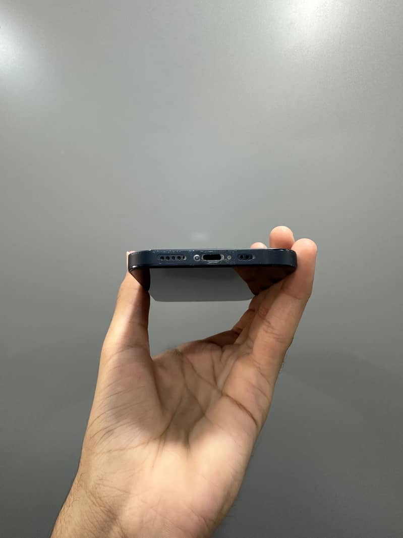 Apple iPhone 12 3