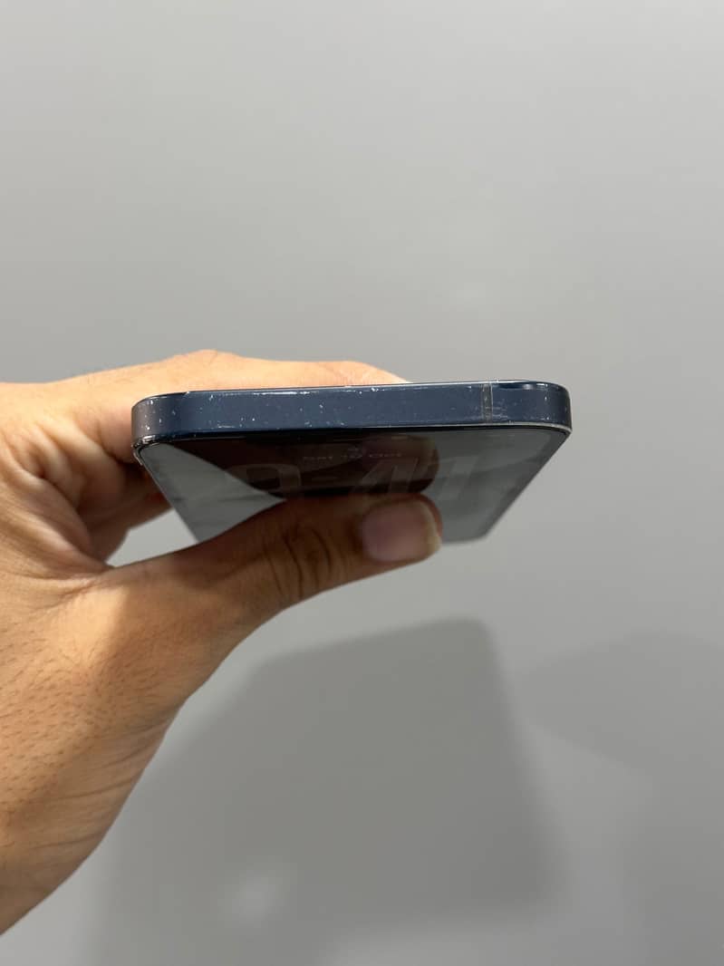 Apple iPhone 12 4
