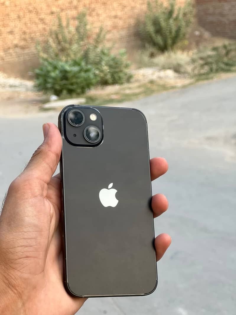 Apple iPhone 13 1