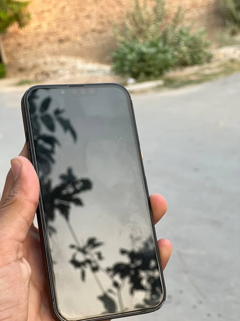 Apple iPhone 13 2