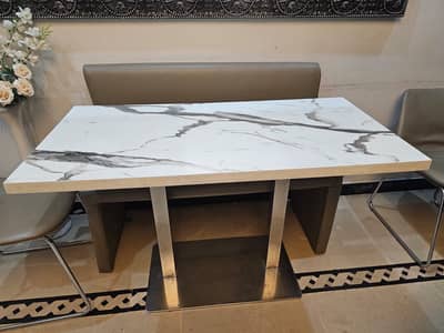 Table and chairs for sale