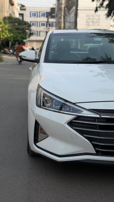 Hyundai Elantra 2022