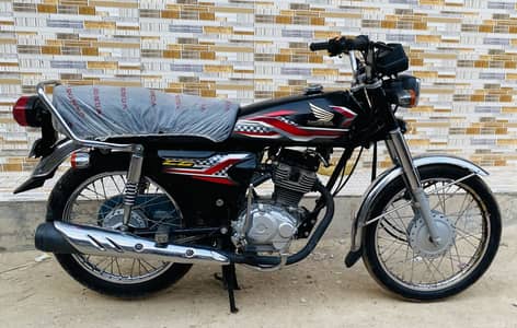 Im selling my Honda CG 125 nut to nut genuine good condition bike