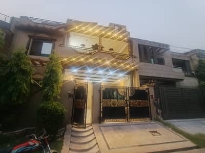 10 Marla Triple Storey House For Sale Good Location