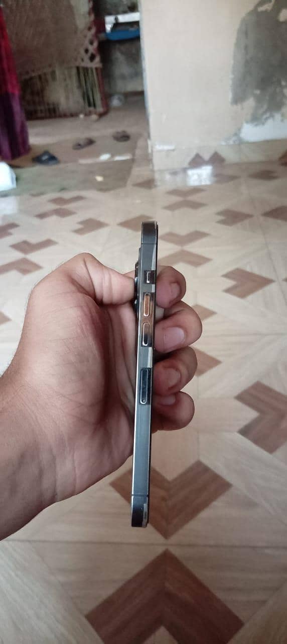 Apple iPhone 13 Pro 1