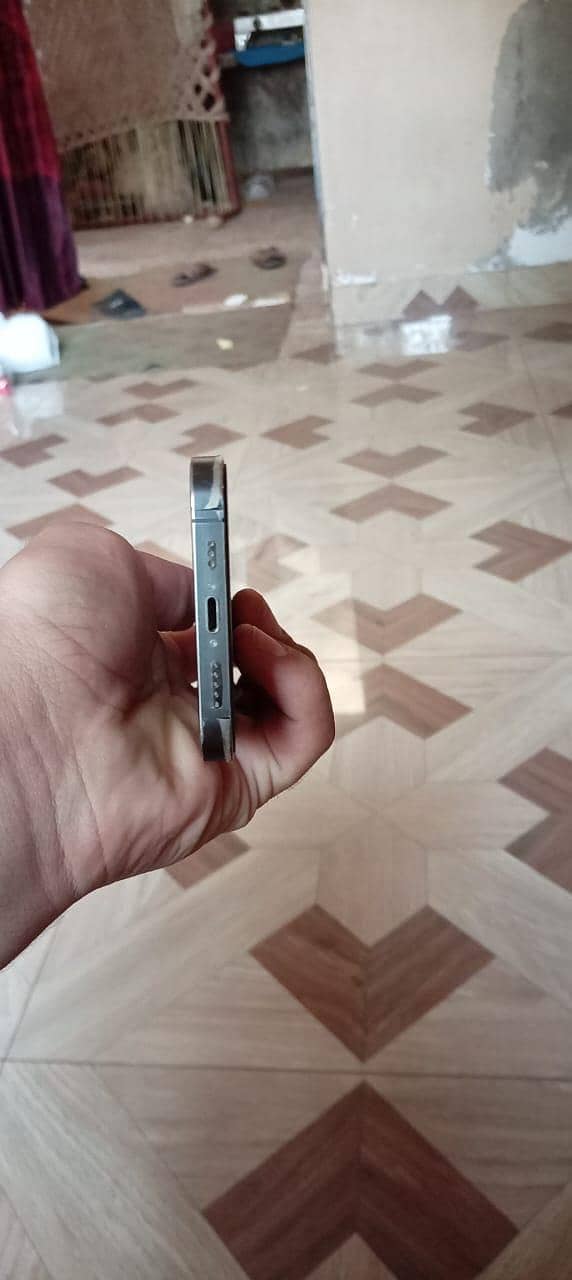 Apple iPhone 13 Pro 4
