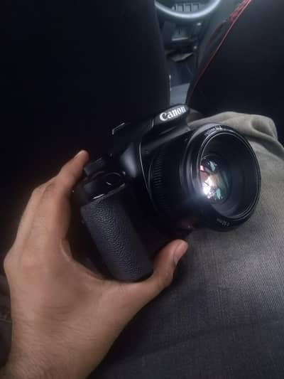 canon eos 1300D DSLR