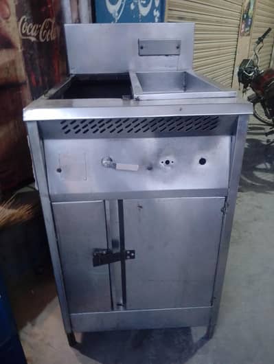 Burger shawarma counter and fryer