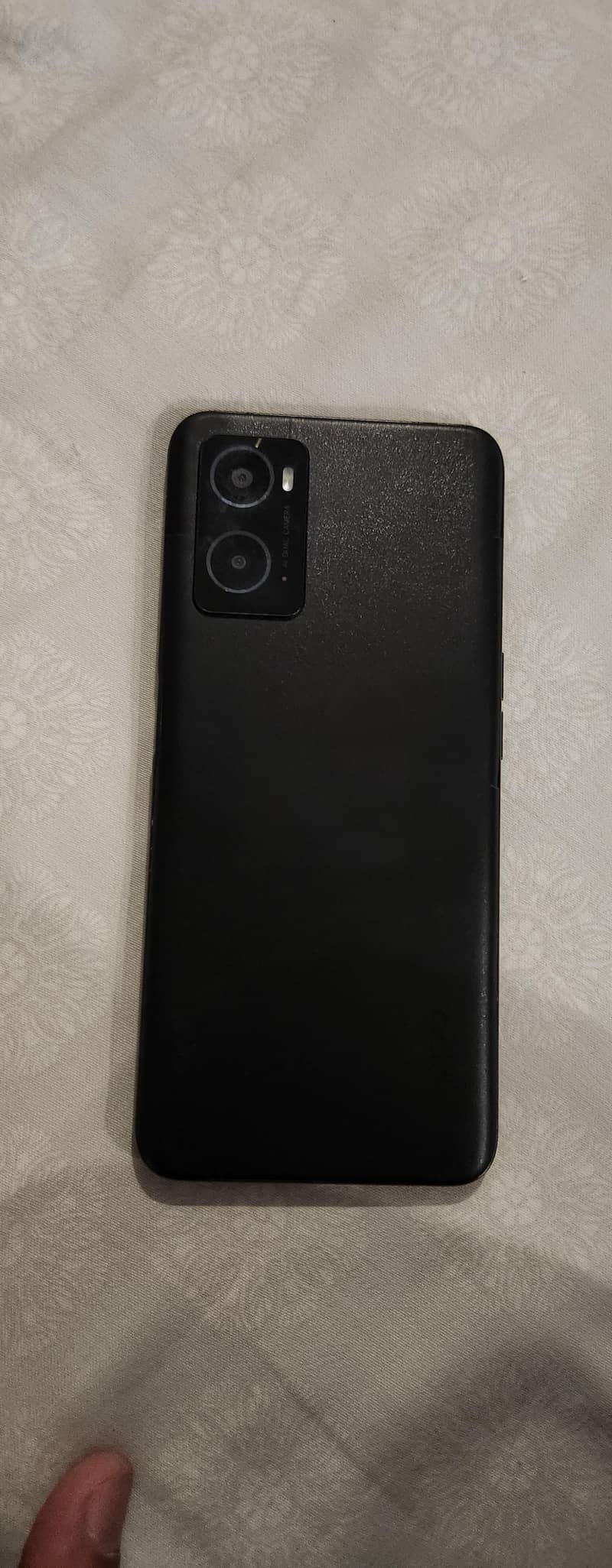 OPPO A76 1