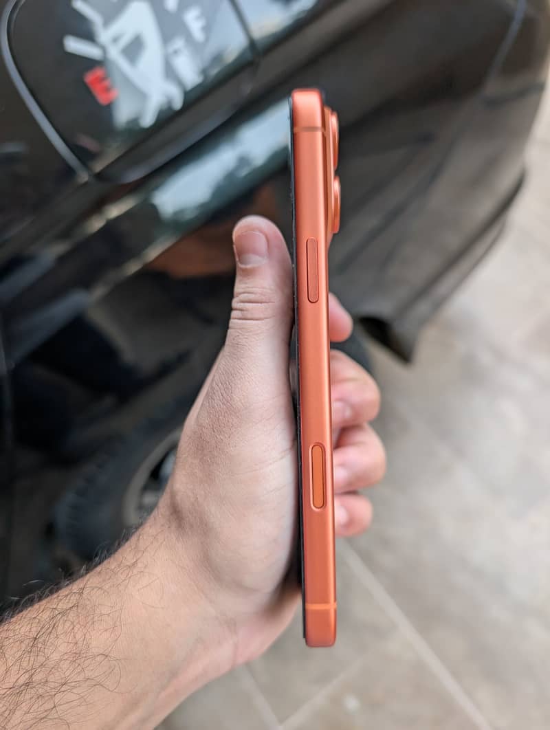 Apple iPhone 17 Pro Max 4