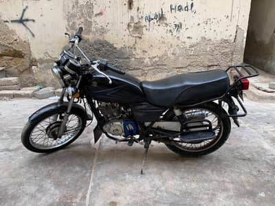 Suzuki gs 150 2015