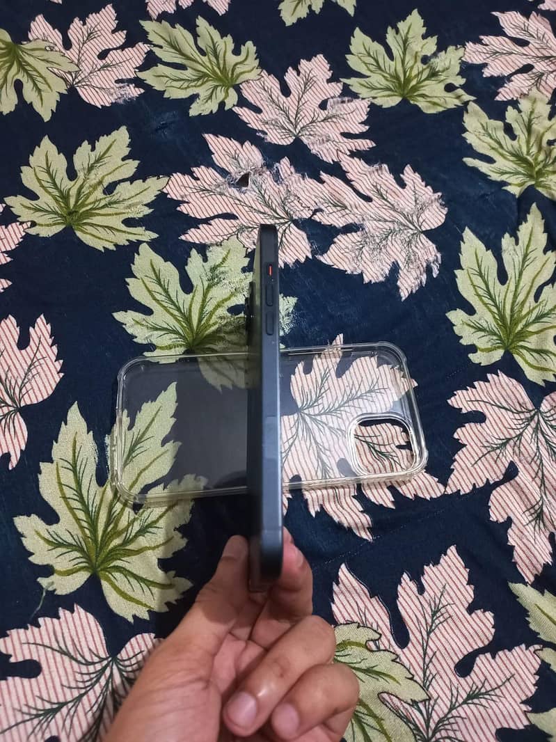 iPhone 14 plus 4