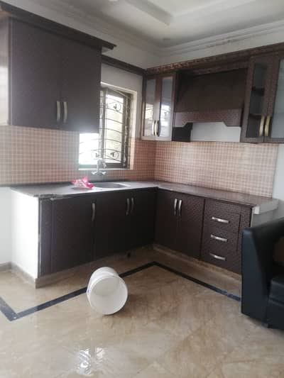 10 Marla Upper Portion for Rent in Umar Block Bahria Town Lahore Corner House, Separate Entrance