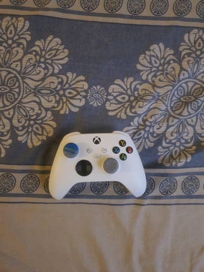 xbox series x 1tb with original controller and 2month gamepass