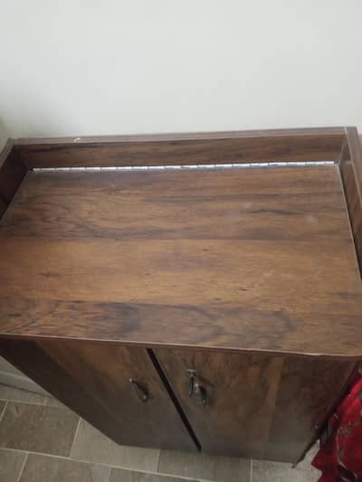 Wooden Shoe Rack Cabinet / Shoe Storage Cupboard in good condition