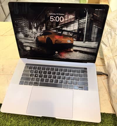 Apple Macbook pro 2018 16/256 touch bar