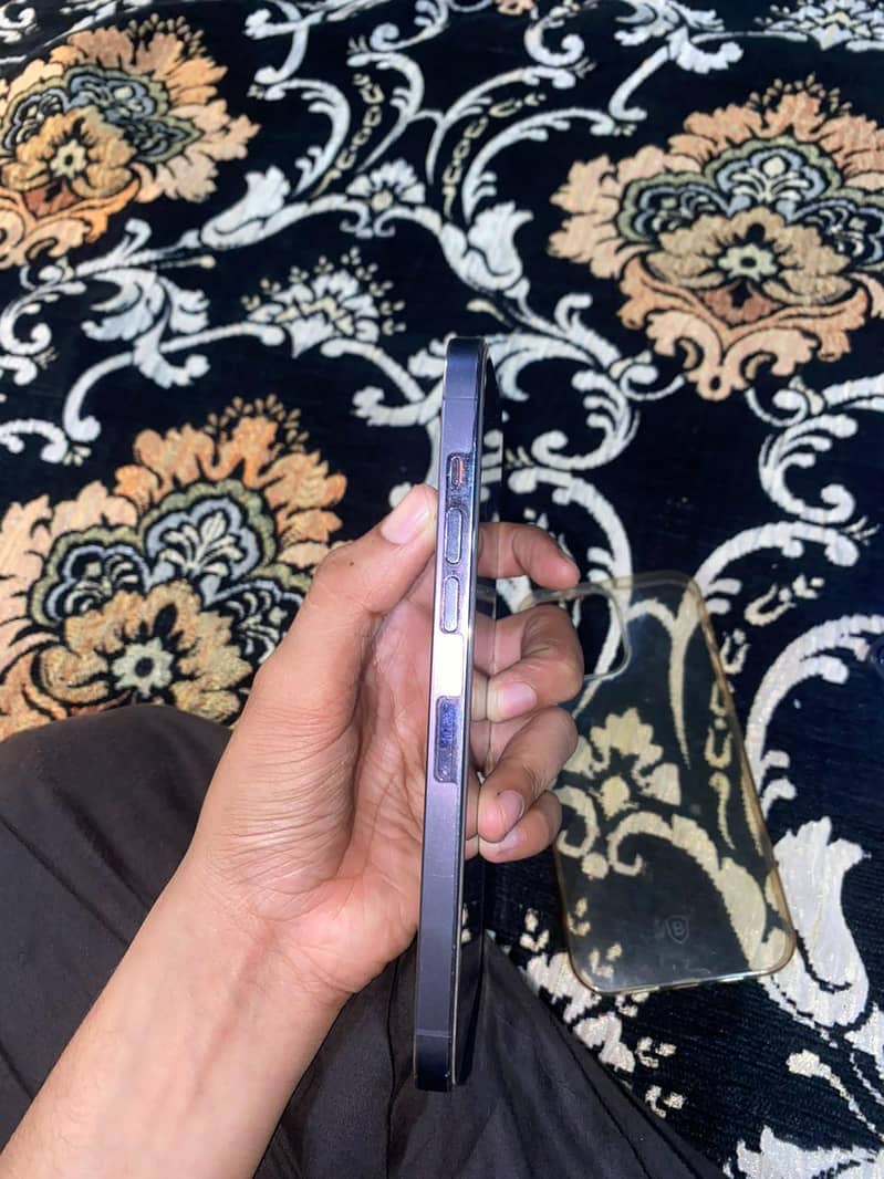 Apple iPhone 14 Pro Max 4