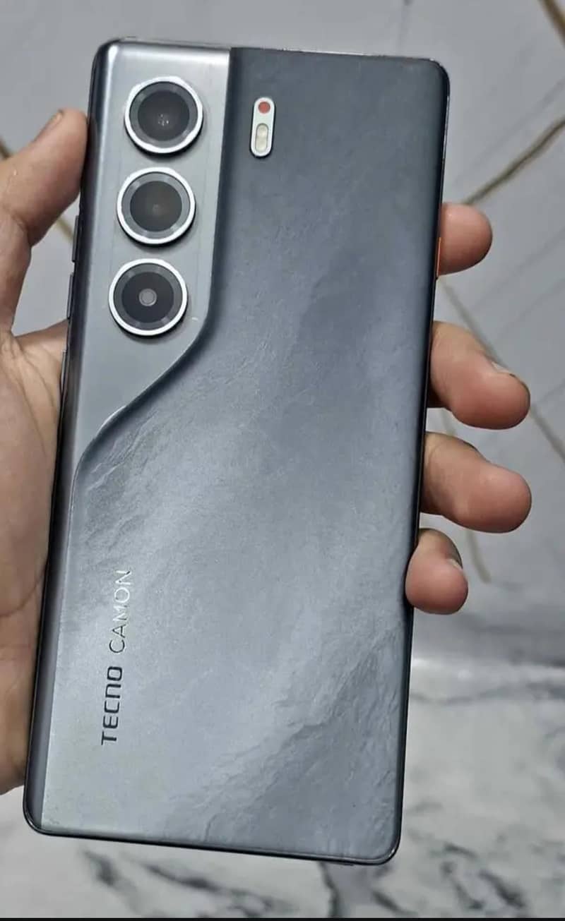 Tecno CAMON 40 Pro 1