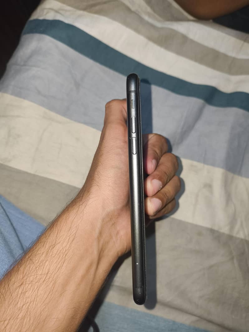 Apple iPhone 11 3