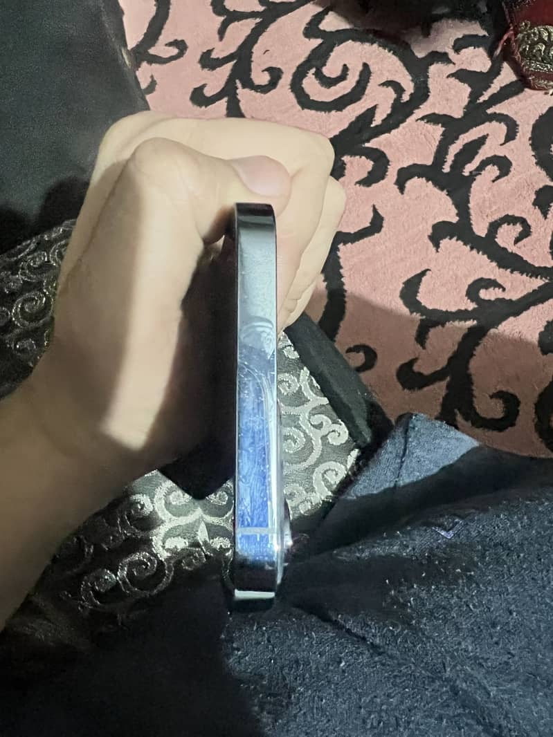 Apple iPhone 13 Pro Max 4