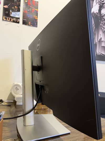 Dell 32-inch 4K UHD USB-C Hub Monitor.