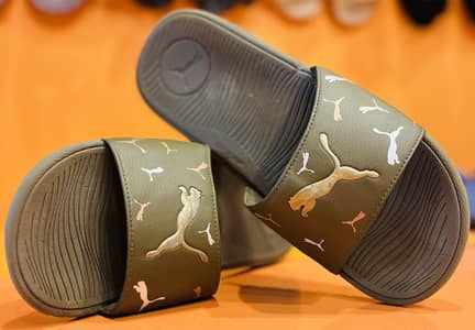 pumma slides condition 10/9 price 1800 men Slippers Size Euro 39