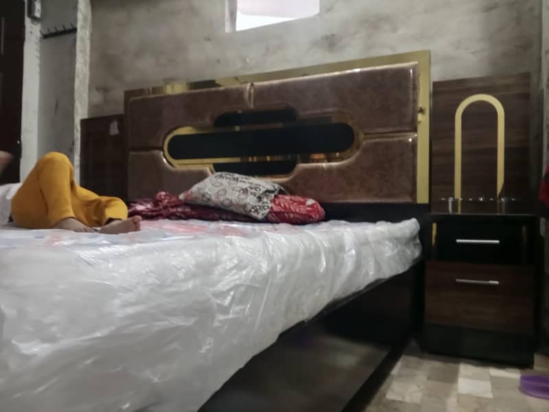 king bed or dressing 0