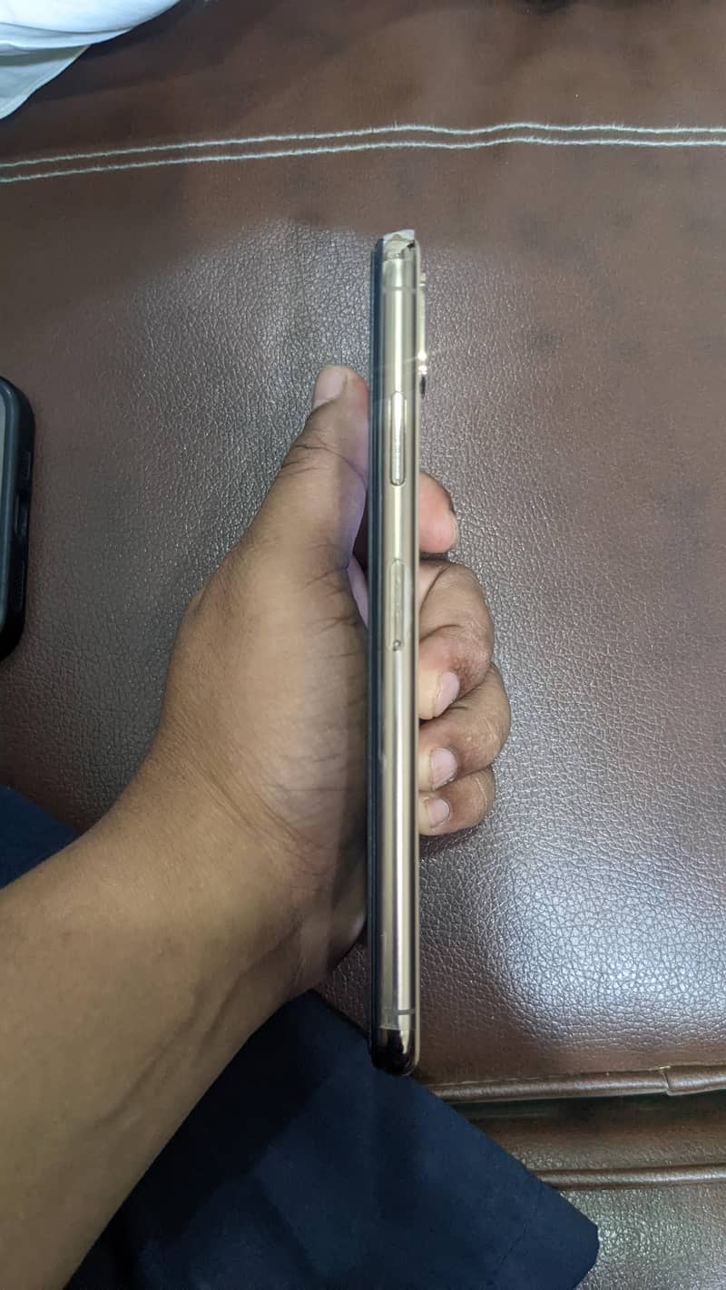 Apple iPhone XS Max 1
