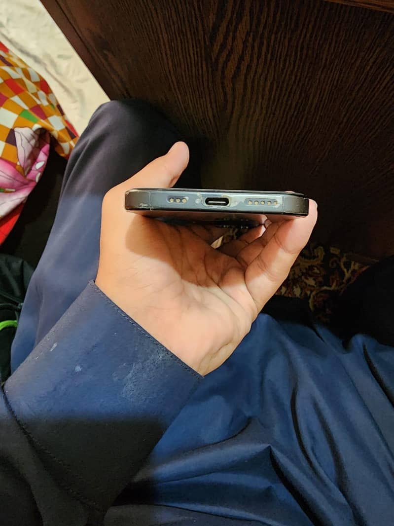Apple iPhone 15 3