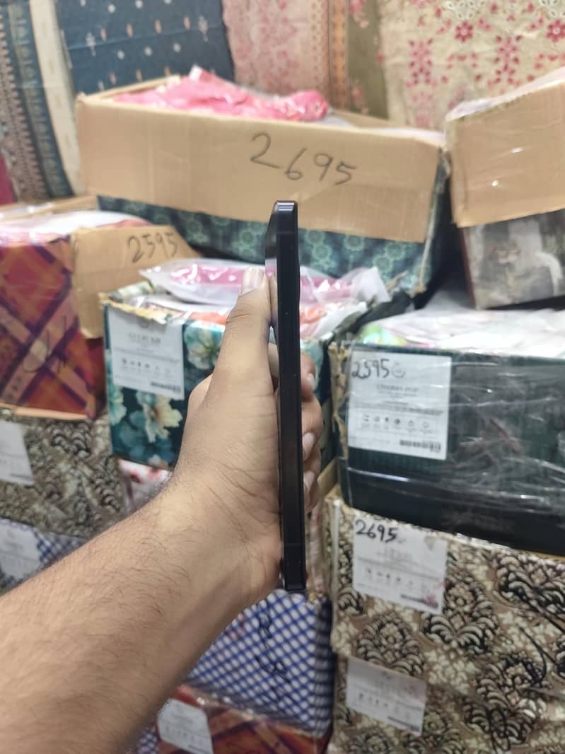 Sharp Aquos Sense7 4