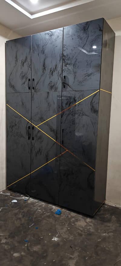 3 Door wardrobe Luxury Style New Un touch Piece Beautiful Colour
