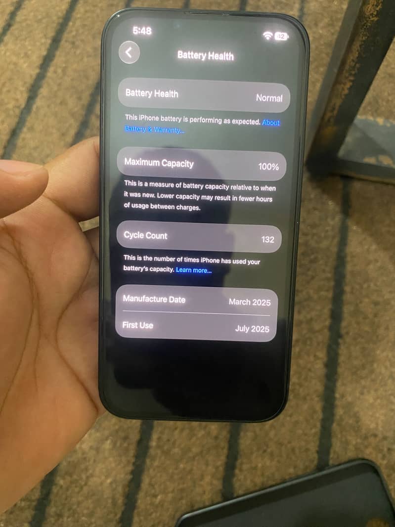 Apple iPhone 16e 0
