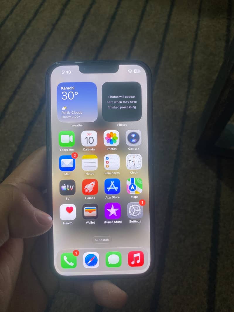 Apple iPhone 16e 3