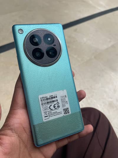 Infinix Zero 40 – 8/128GB & 8/256GB