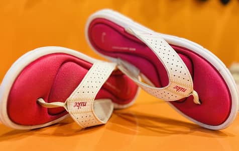 Nike slides  Slippers condition 10/10 female